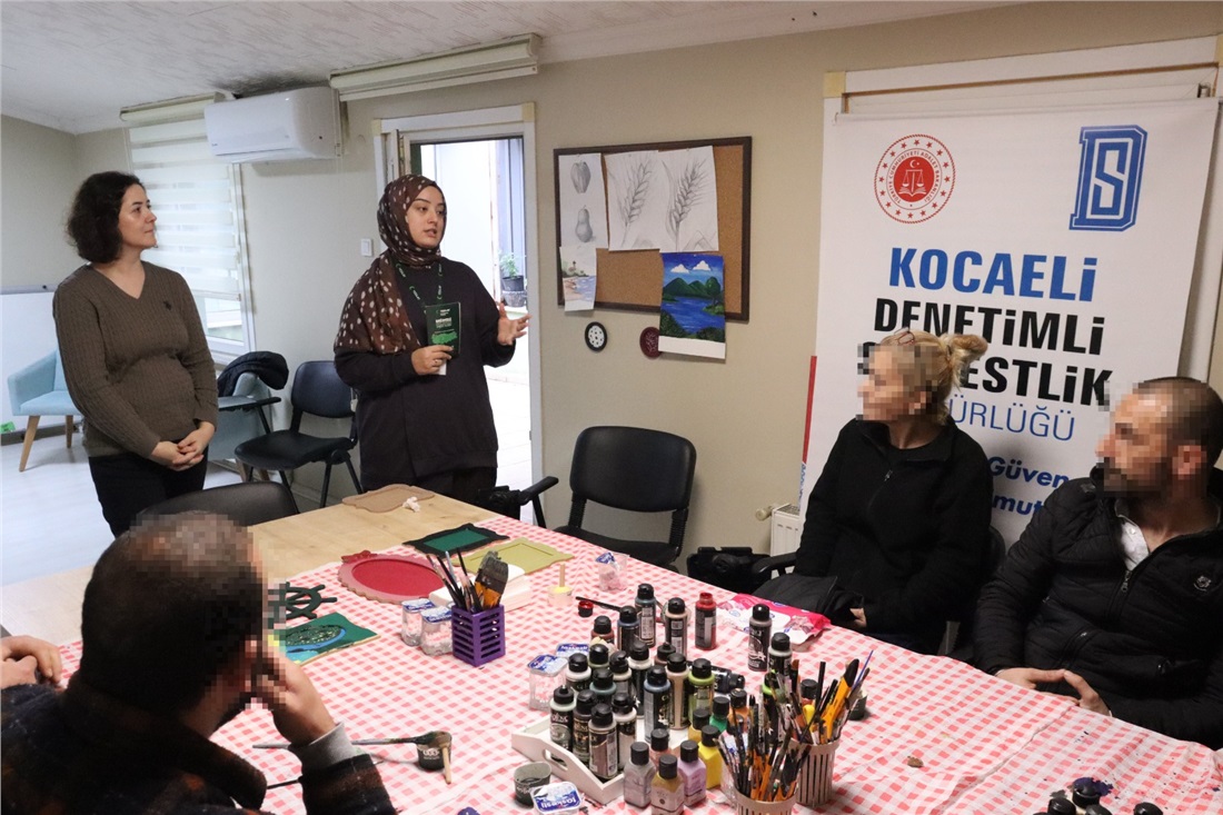 Kocaeli DSM’de YEDAM İş Birliğiyle Ahşap Boyama Etkinliği